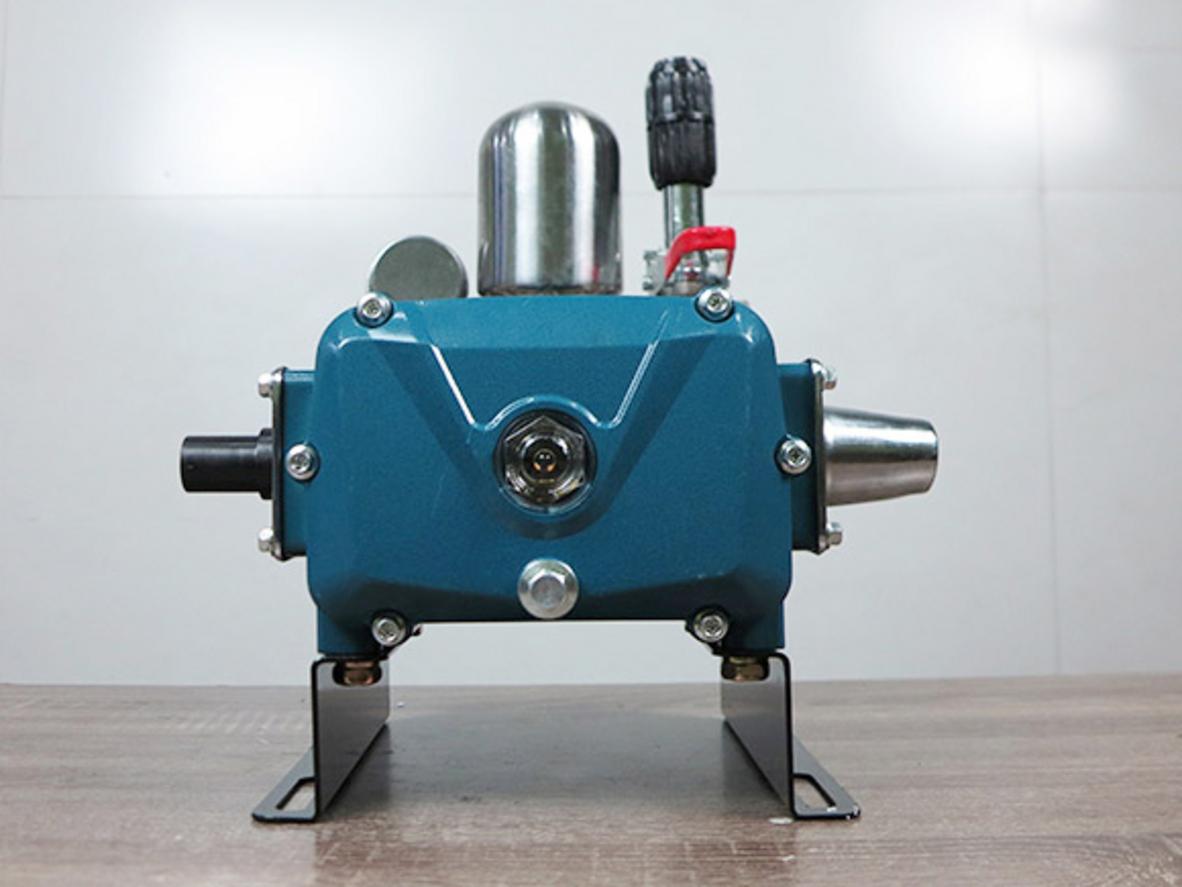 2HP + 25-35 lít/phút — phù hợp gara nhỏ và tưới vườn.