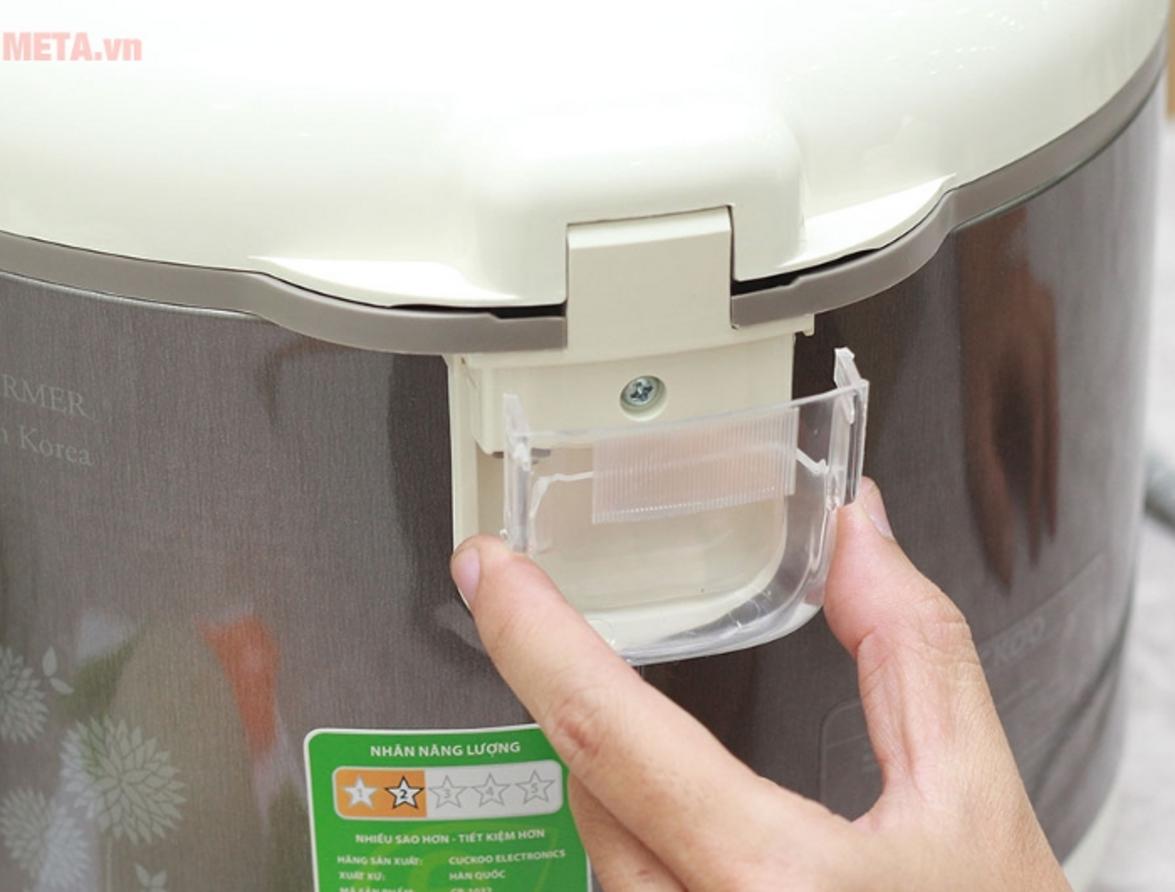 Bảng điều khiển đơn giản, hai chế độ dễ dùng.