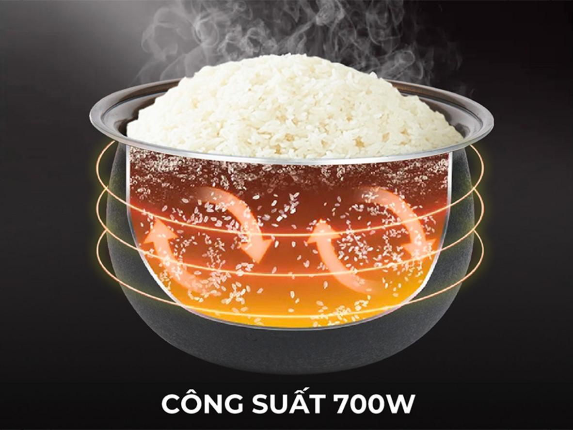 Công suất ~700W giúp nấu nhanh và đều