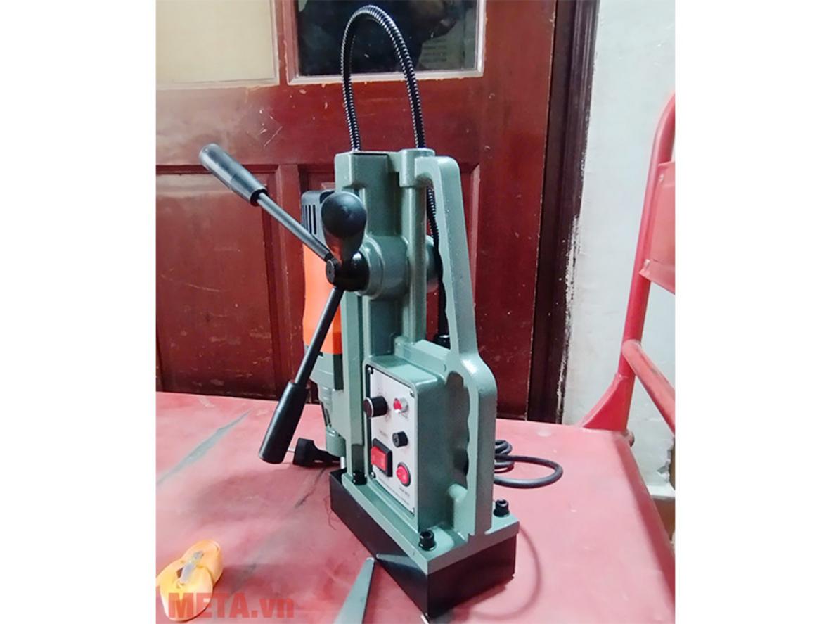Công suất 1.480W và động cơ chổi than