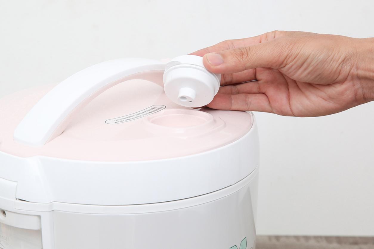 700W nấu nhanh, dung tích 1.8L cho 4-6 người