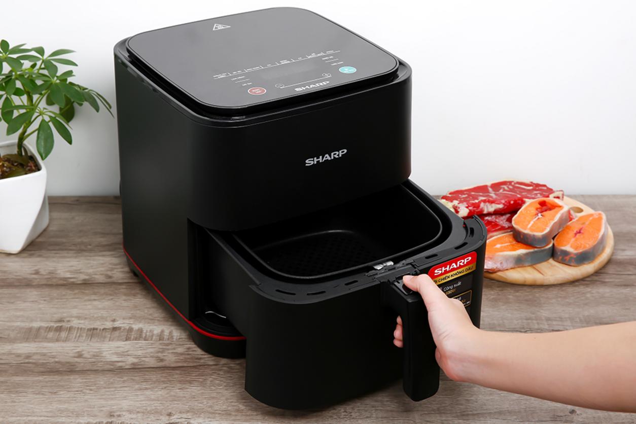 Công suất cao và dải nhiệt 80–200°C giúp nấu nhanh.