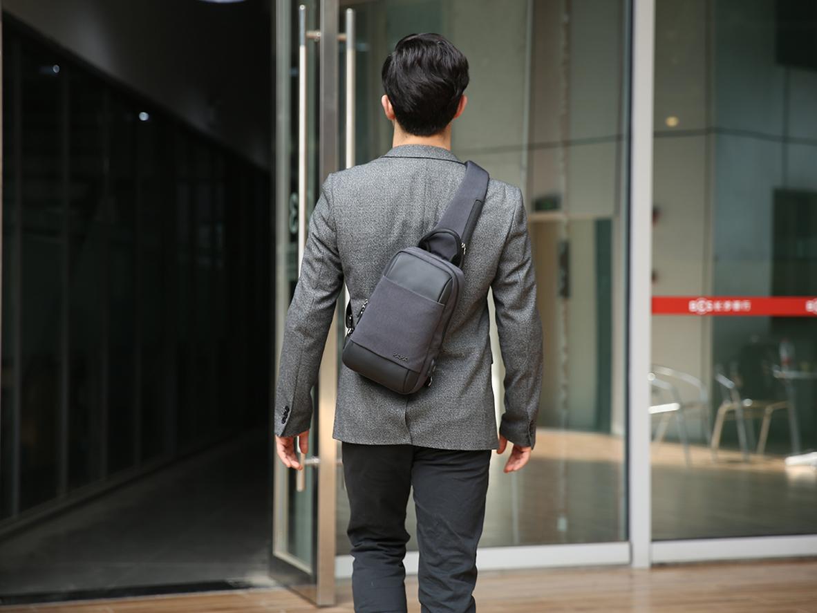 Cổng USB thuận tiện và ngăn chứa gọn gàng