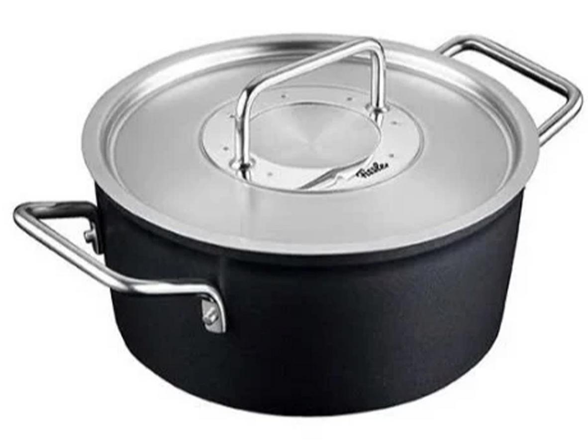 Đáy Cookstar® 3 lớp — truyền nhiệt đều, tương thích bếp từ.