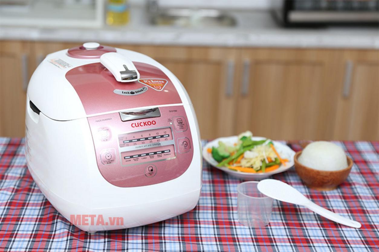 Lòng nồi dày, phủ chống dính cao cấp