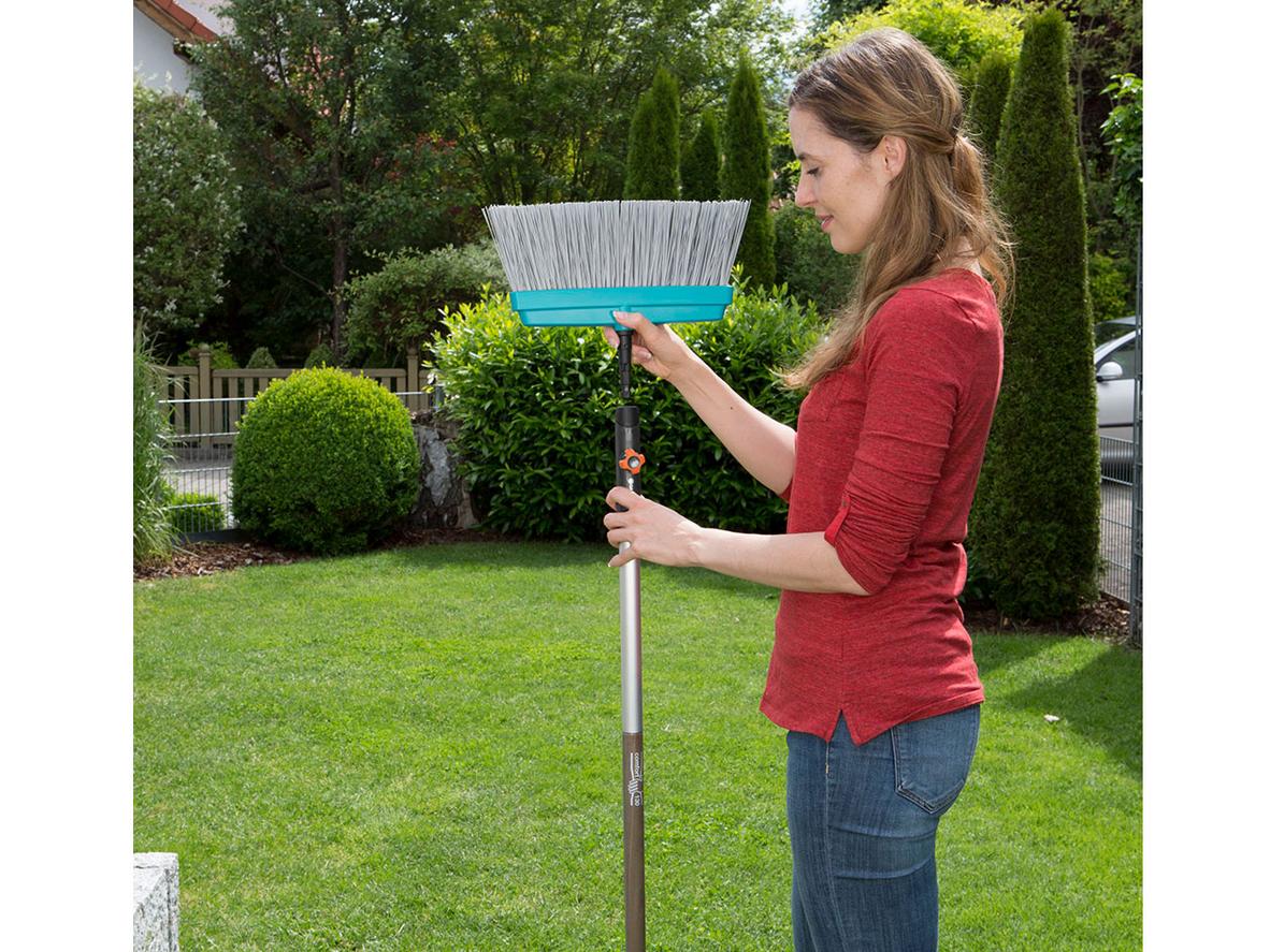 Chiều rộng 32 cm — quét rộng, ít nhát chổi hơn