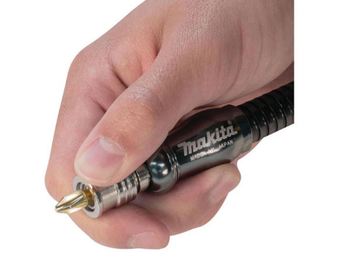 Sử dụng chiều dài 300mm để tiếp cận vít trong góc sâu