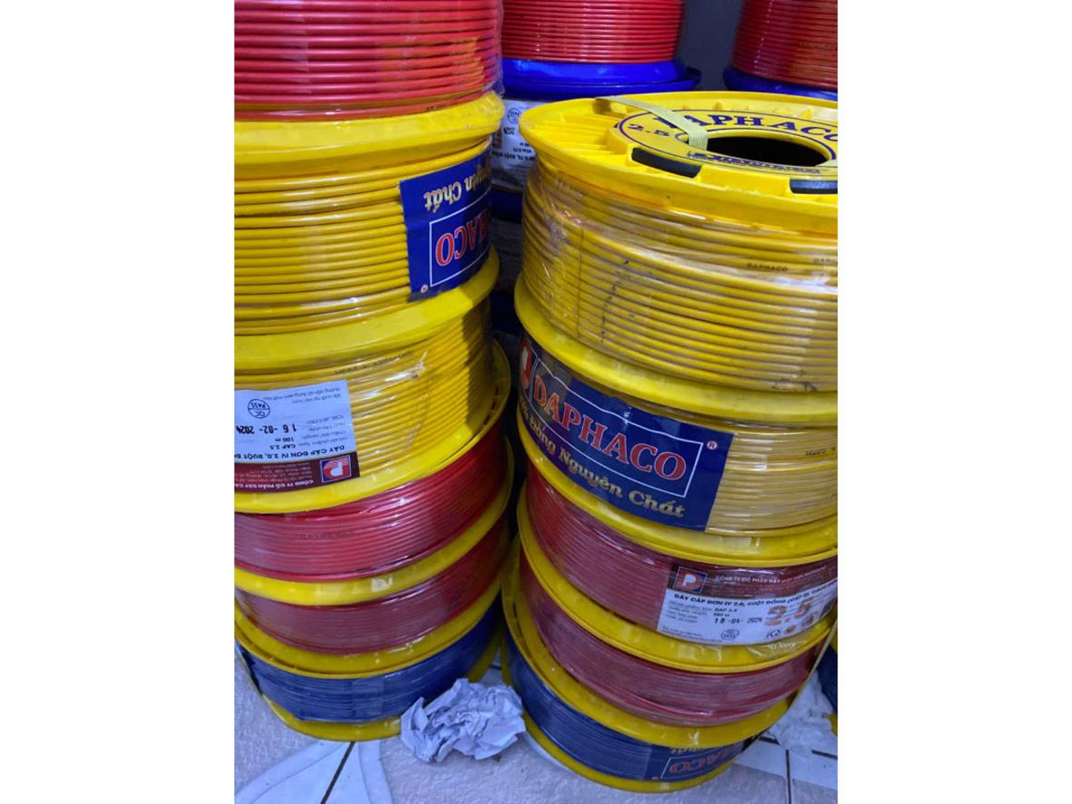 Vỏ PVC dày, chịu nhiệt và chống ẩm.