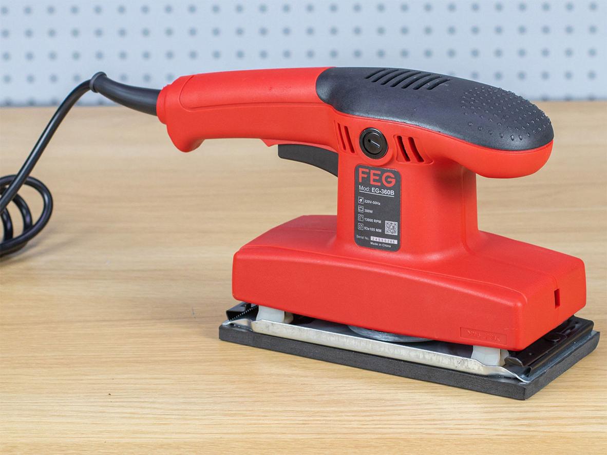 Đế chà kích thước 93 x 185 mm gắn giấy nhám (ảnh minh họa).