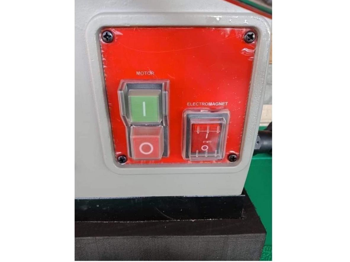 Đế từ bám chắc 11.500N