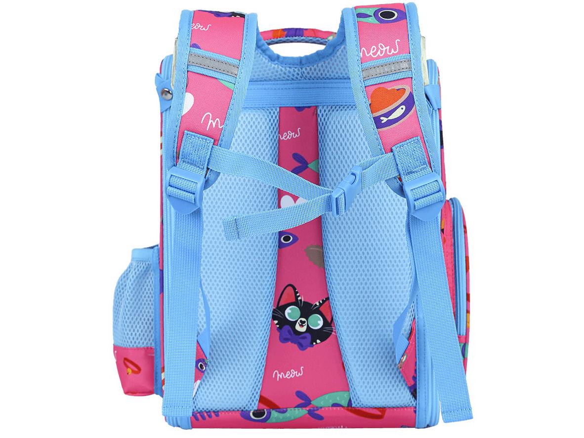 Đệm lưng và quai đeo êm, thoáng khí