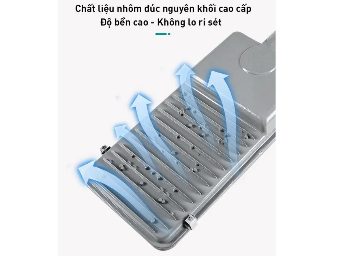 Pin 15.000 mAh cho 10–12 giờ chiếu sáng liên tục