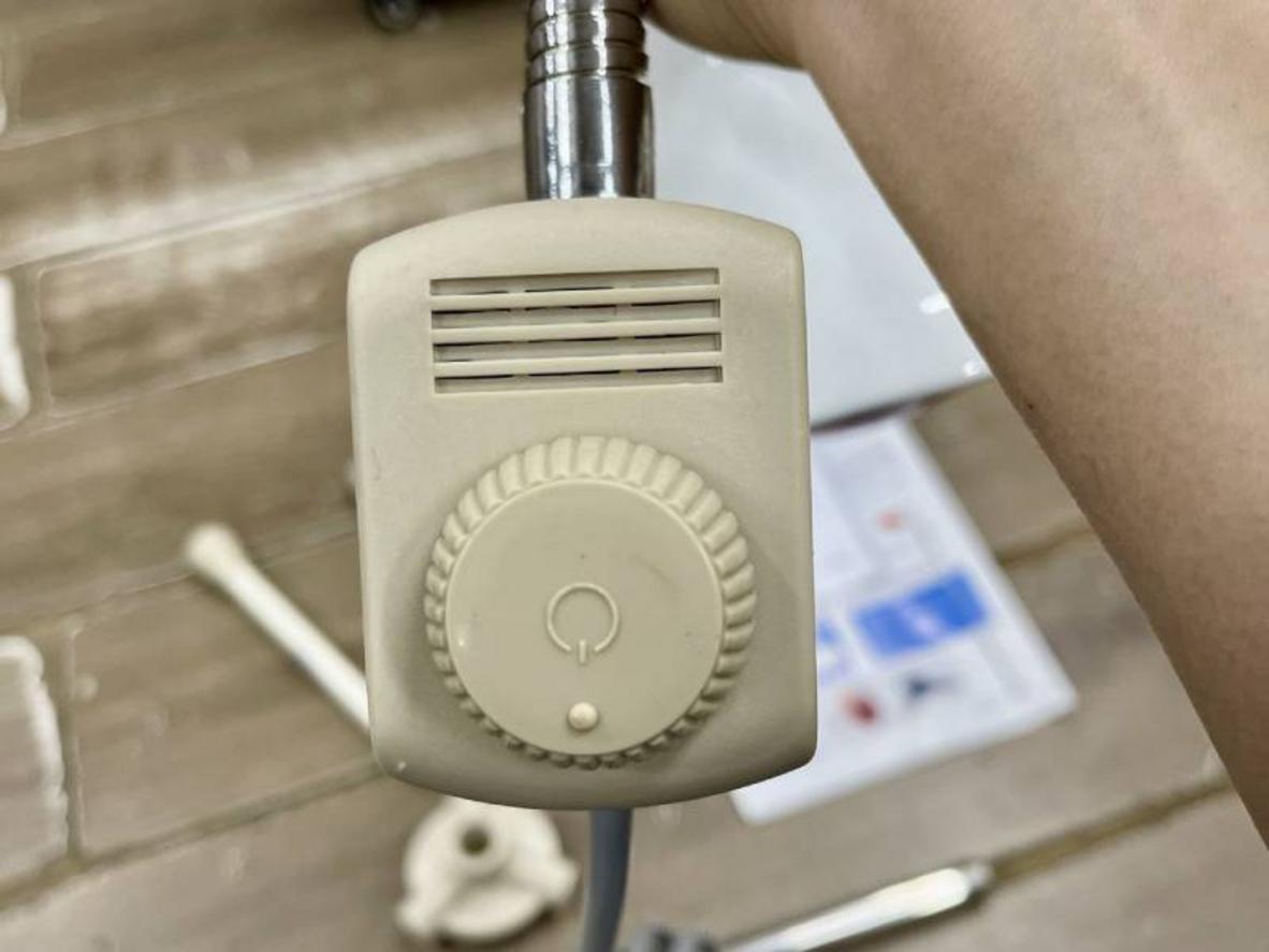 Tổng quan Đèn gù hồng ngoại TNE kèm chiết áp và bóng