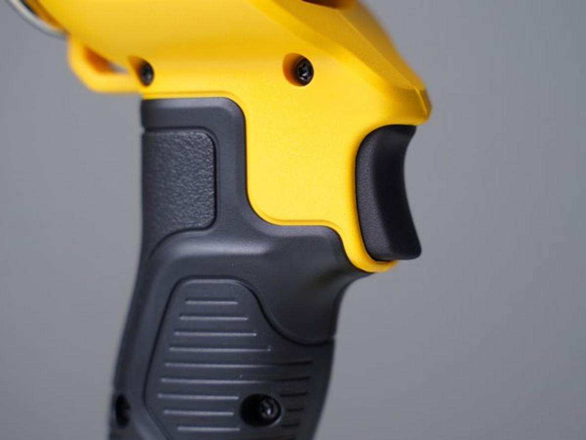 Tầm chiếu dài ~400m và cường độ sáng của DeWalt DCL043N-KR