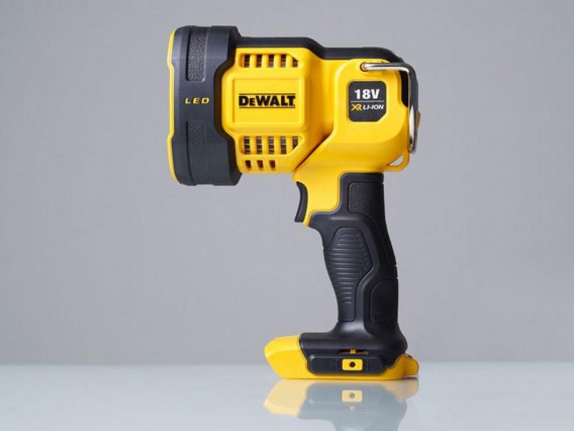 Tầm chiếu dài ~400m và cường độ sáng của DeWalt DCL043N-KR