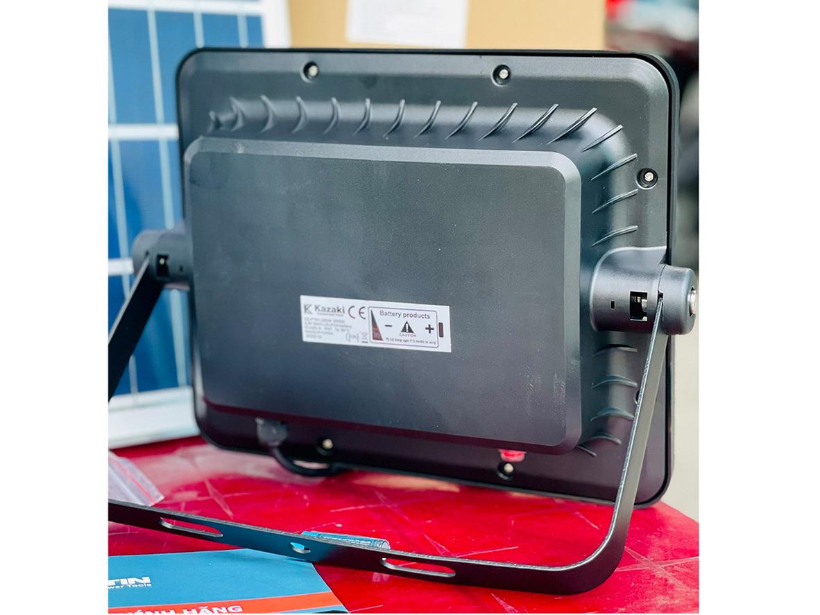 Tổng quan Đèn năng lượng mặt trời Kazaki KZ-PT01-200W