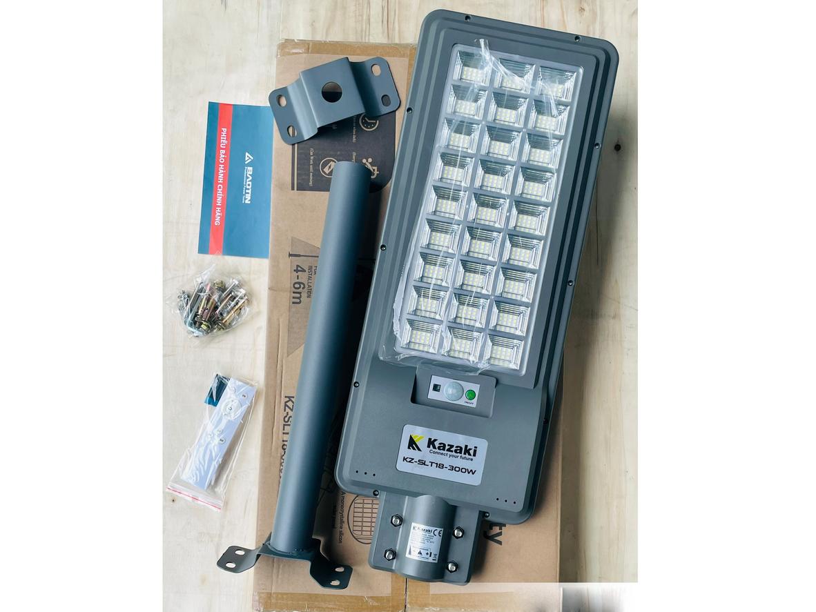 Tổng quan Đèn năng lượng mặt trời Kazaki KZ-SLT18-300W