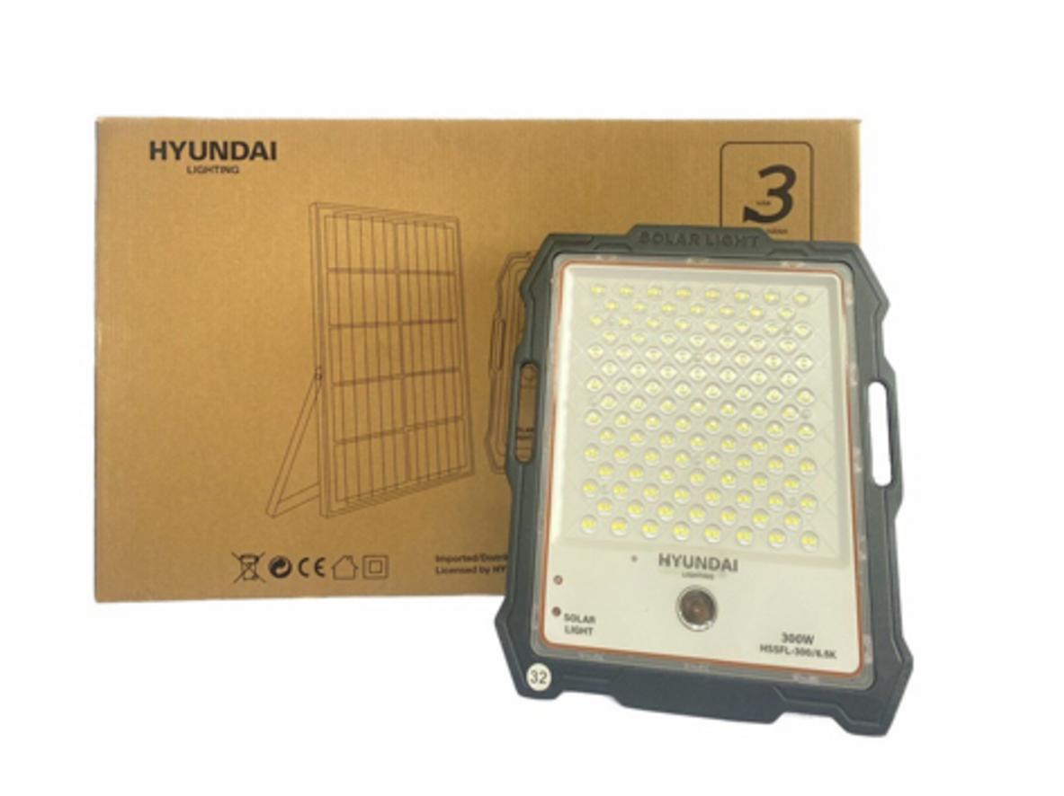 Tổng quan Đèn pha giám sát năng lượng mặt trời Hyundai HSSFL-300/6.5K