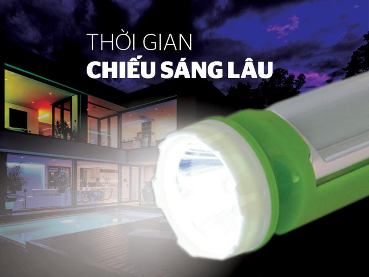 Đèn pin 1W và 12 mắt LED thân phát sáng