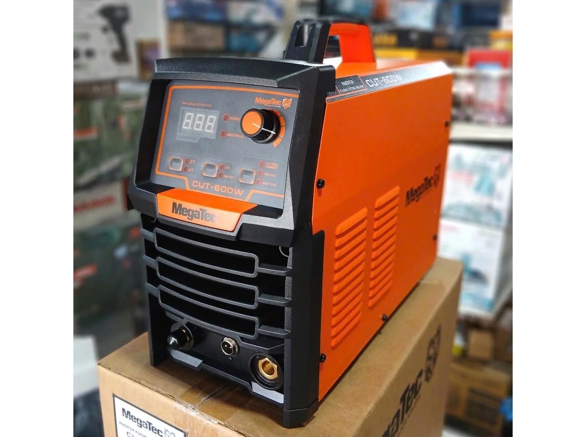 Máy nhỏ gọn, dễ mang theo công trình.