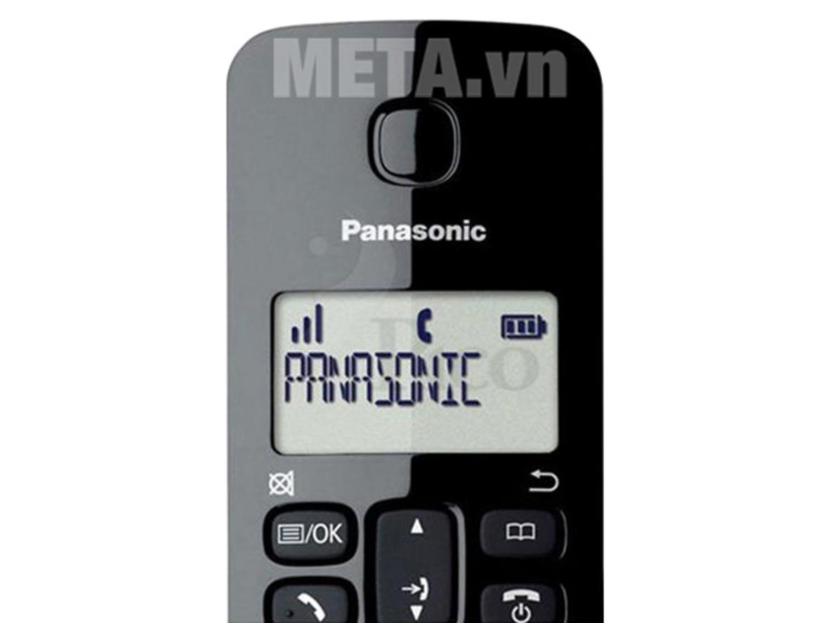 Màn hình LCD 1.4" với đèn nền màu cam — dễ đọc cho người già.