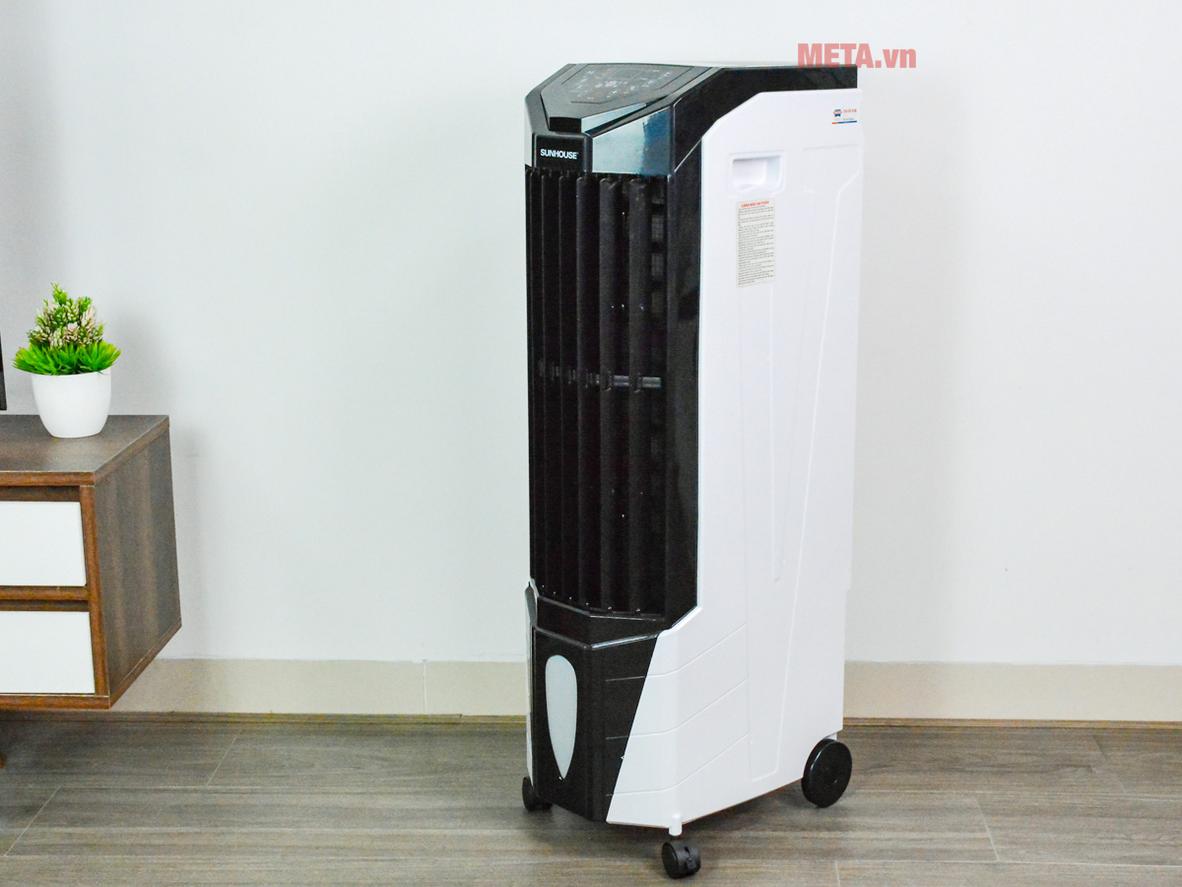 Bảng điều khiển cảm ứng và remote tiện lợi
