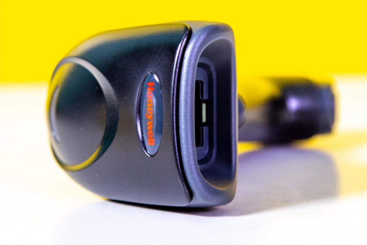 IP41, chịu rơi 1.5m và chân đế cho chế độ rảnh tay