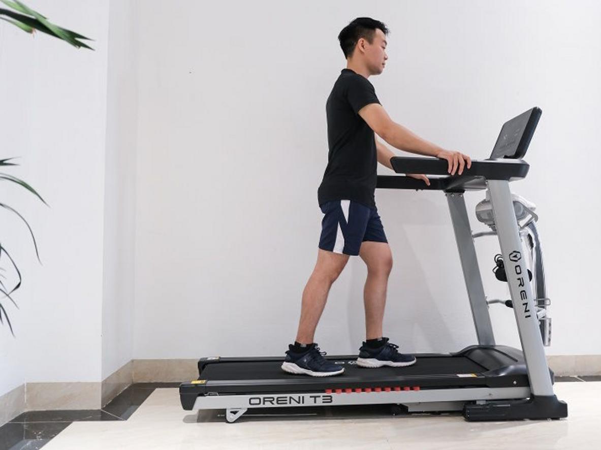 Độ dốc tự động và thảm chạy rộng của Oreni T3