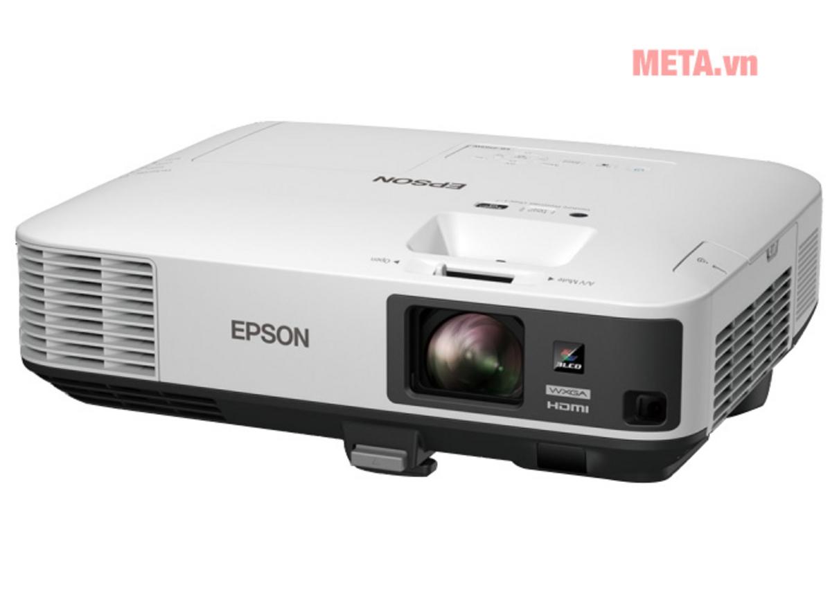 Trình chiếu sáng rõ ở phòng họp nhiều ánh sáng (5.500 ANSI Lumens).