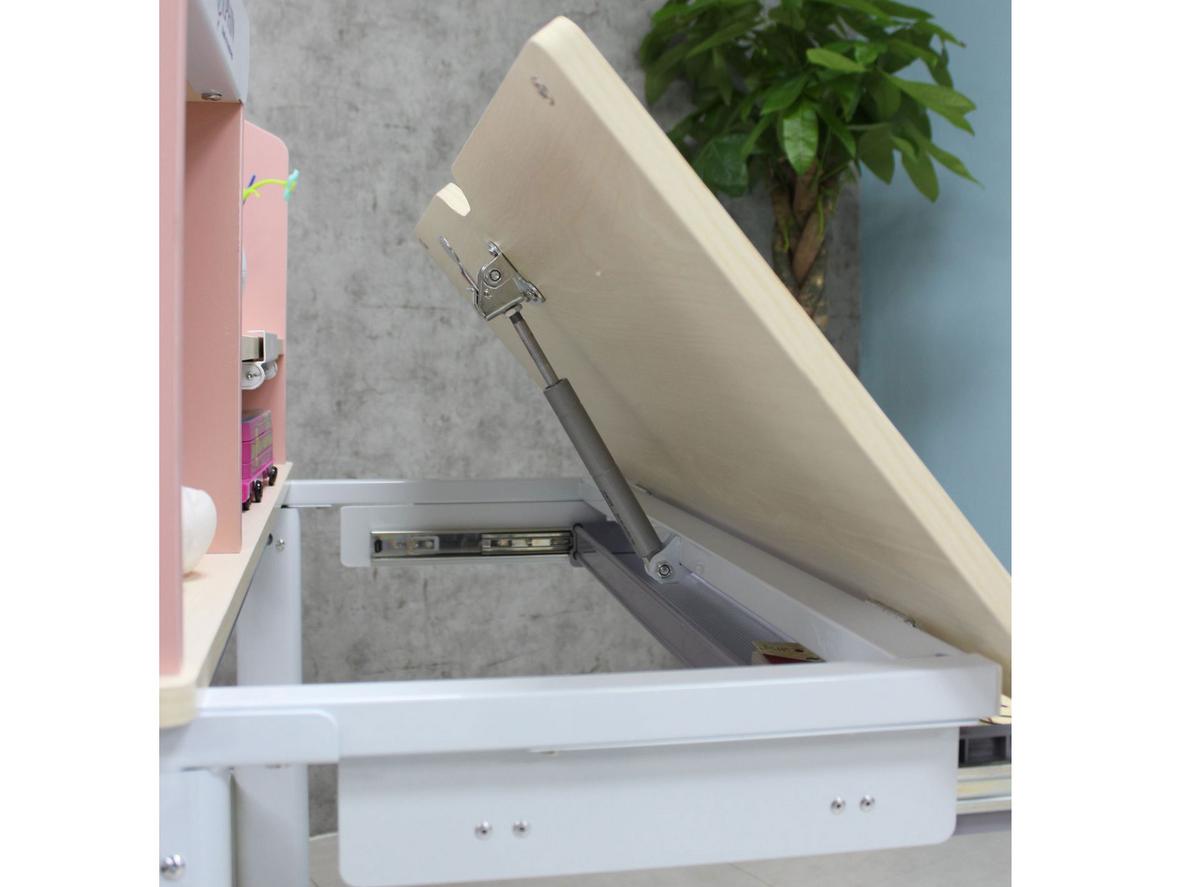Độ nghiêng linh hoạt 0–60° giúp bảo vệ cột sống và mắt của bé.