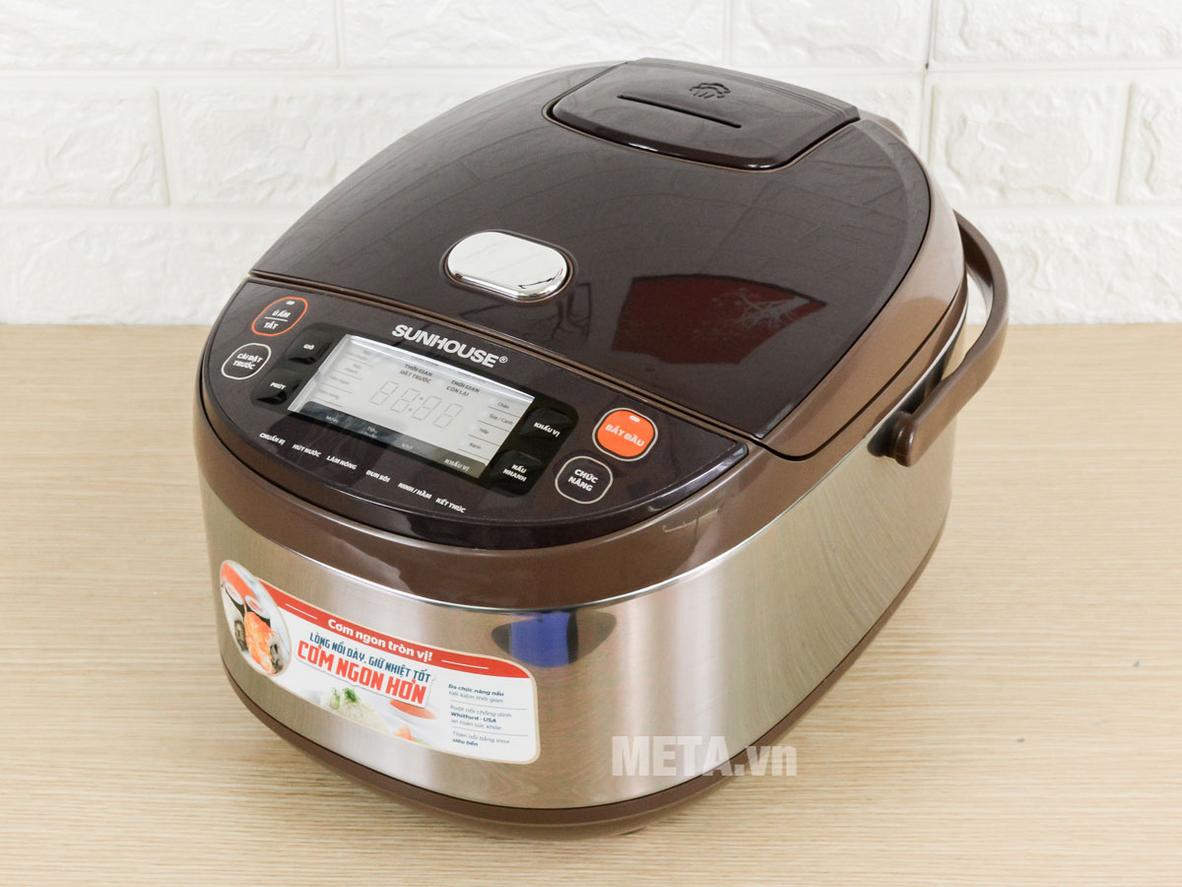 Dung tích 1.5 lít, công suất 860W: đủ cho gia đình 2–4 người.