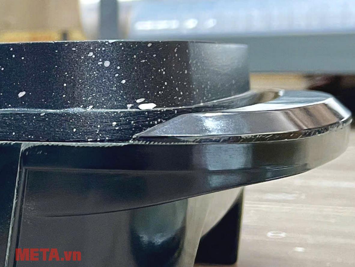 Dung tích 1.7L phù hợp 2–4 người, thiết kế nhỏ gọn cho bàn ăn gia đình.