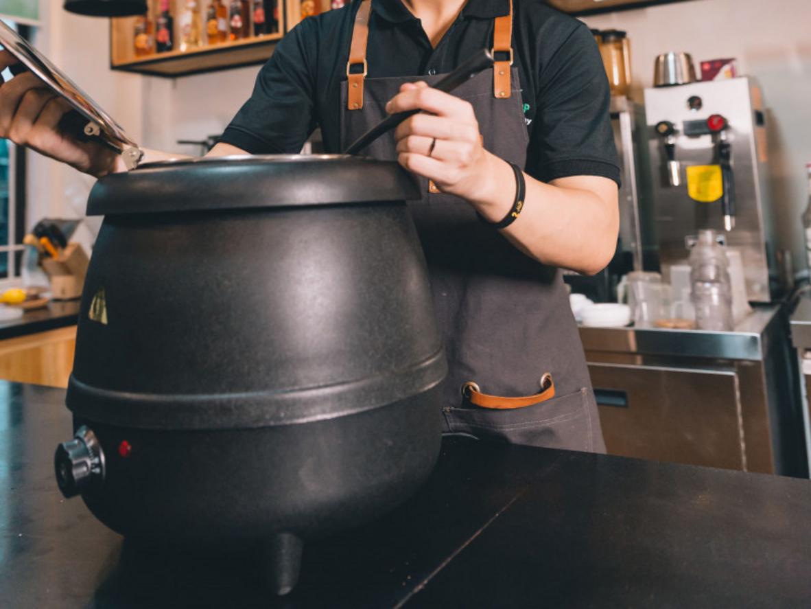 Dung tích 10 lít phù hợp quán quy mô nhỏ và vừa.