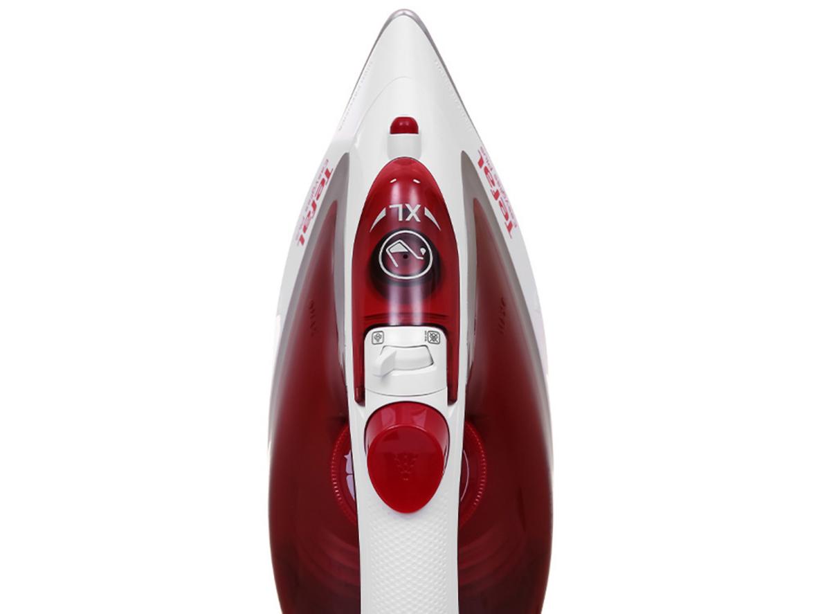 Bình 270 ml và hệ thống chống đóng cặn giúp ủi liên tục.