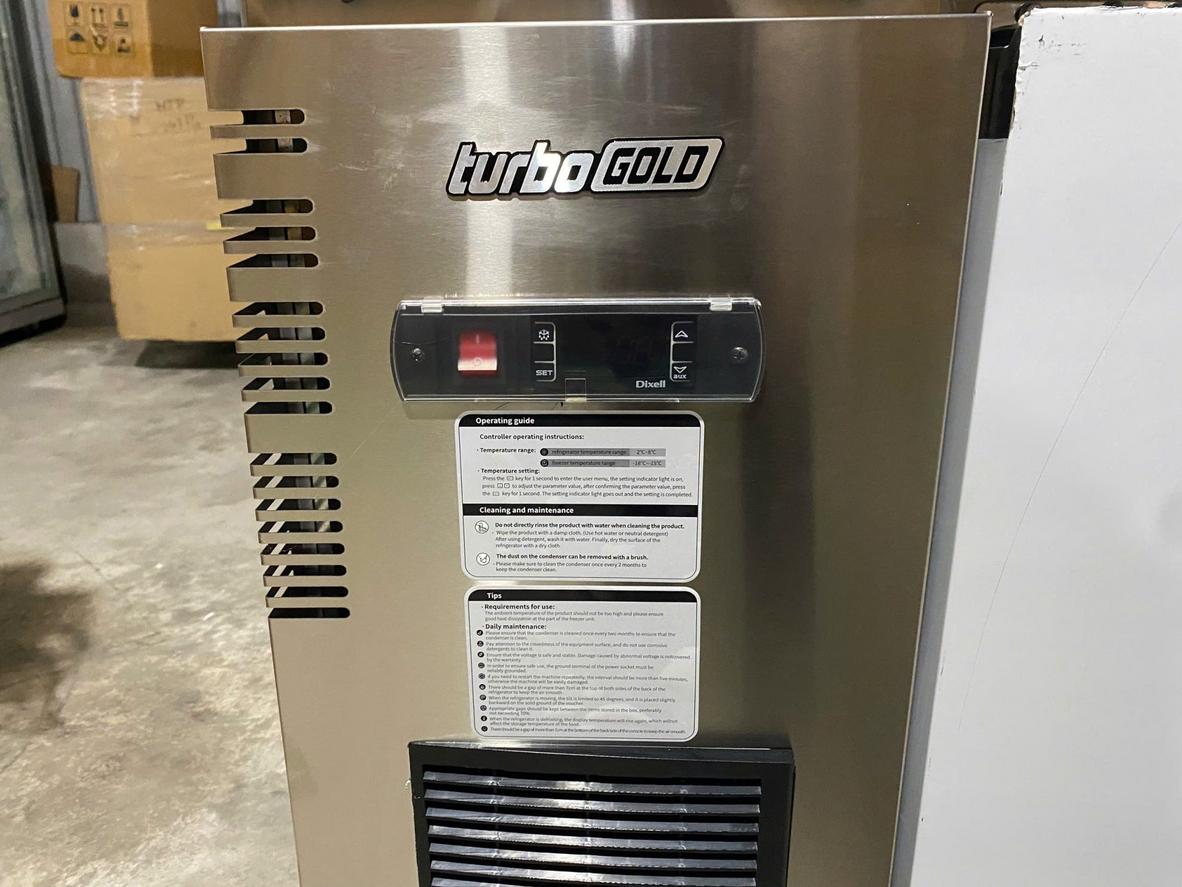 Dung tích 420L và mặt inox tiện lợi