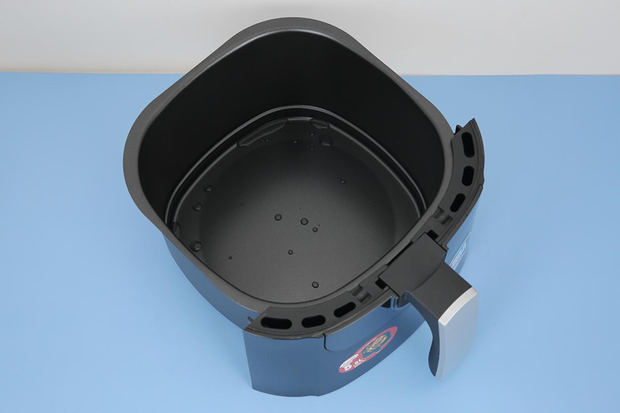 Dung tích 5.5 lít & Công suất 1400W phù hợp cho 3–5 người