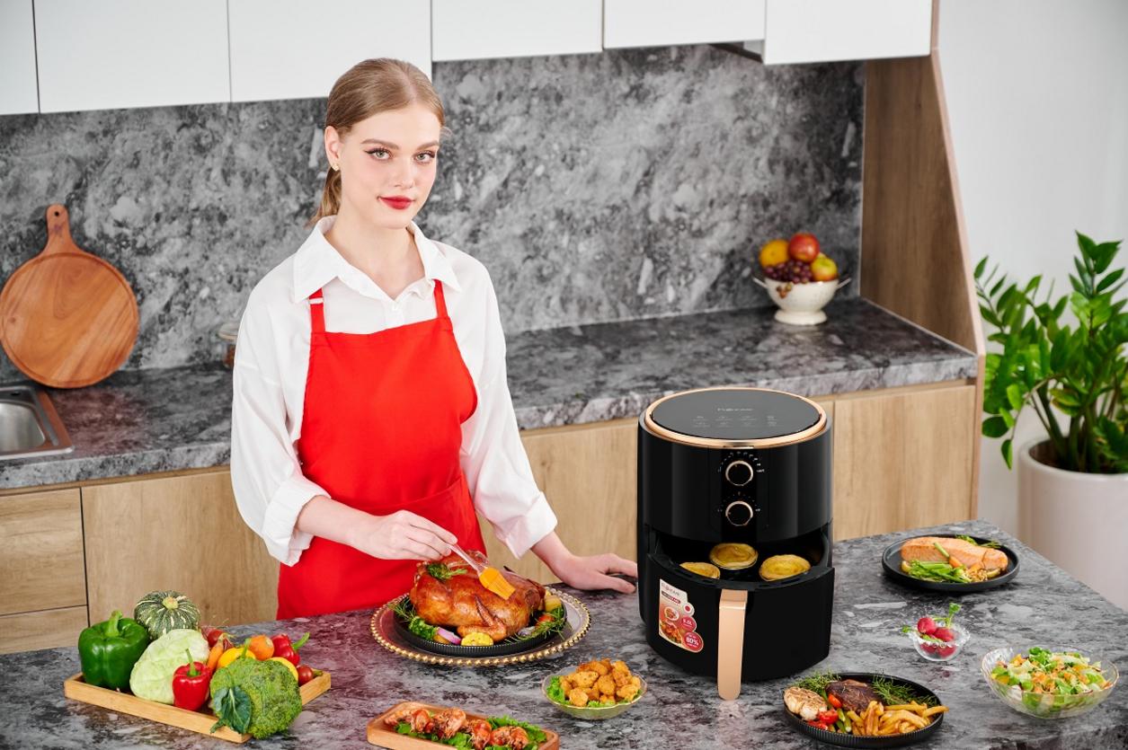 Dung tích 5.5 lít phù hợp cho gia đình 4–6 người