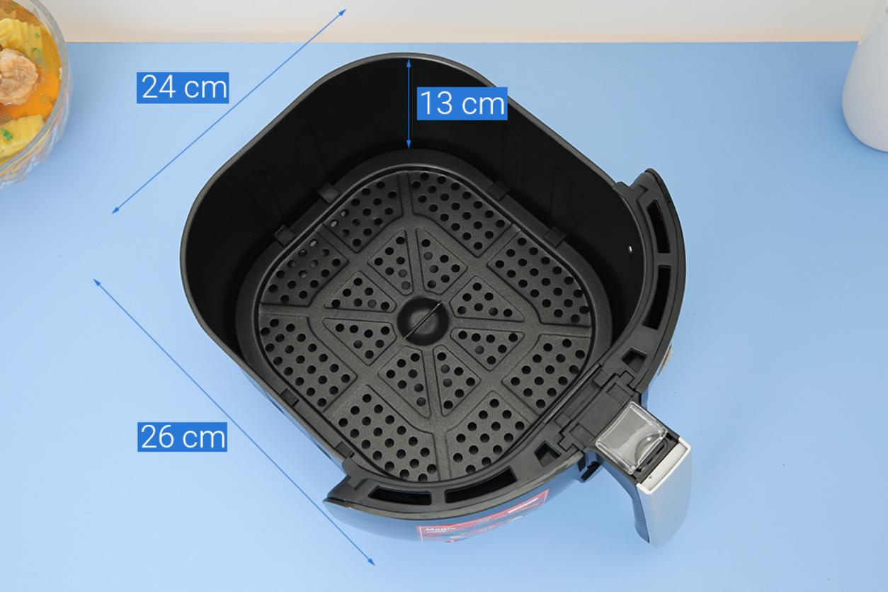 Dung tích 6.5L đủ cho gà nguyên con — phù hợp gia đình 4–6 người.