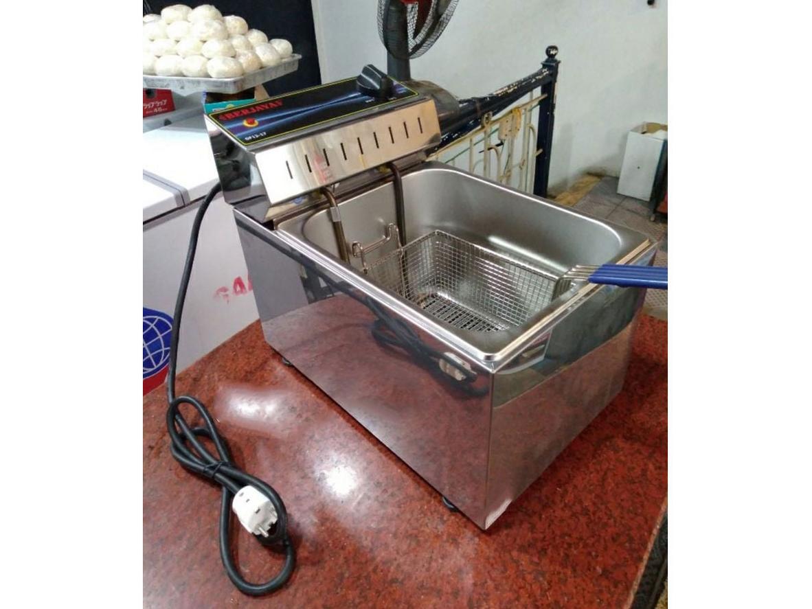 Dung tích 9 lít phù hợp cho quán nhỏ và quầy thức ăn nhanh.