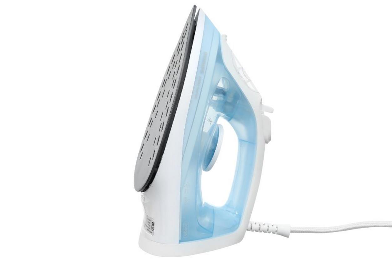 Bình nước 250 ml giúp ủi nhiều hơn trong một lần châm.