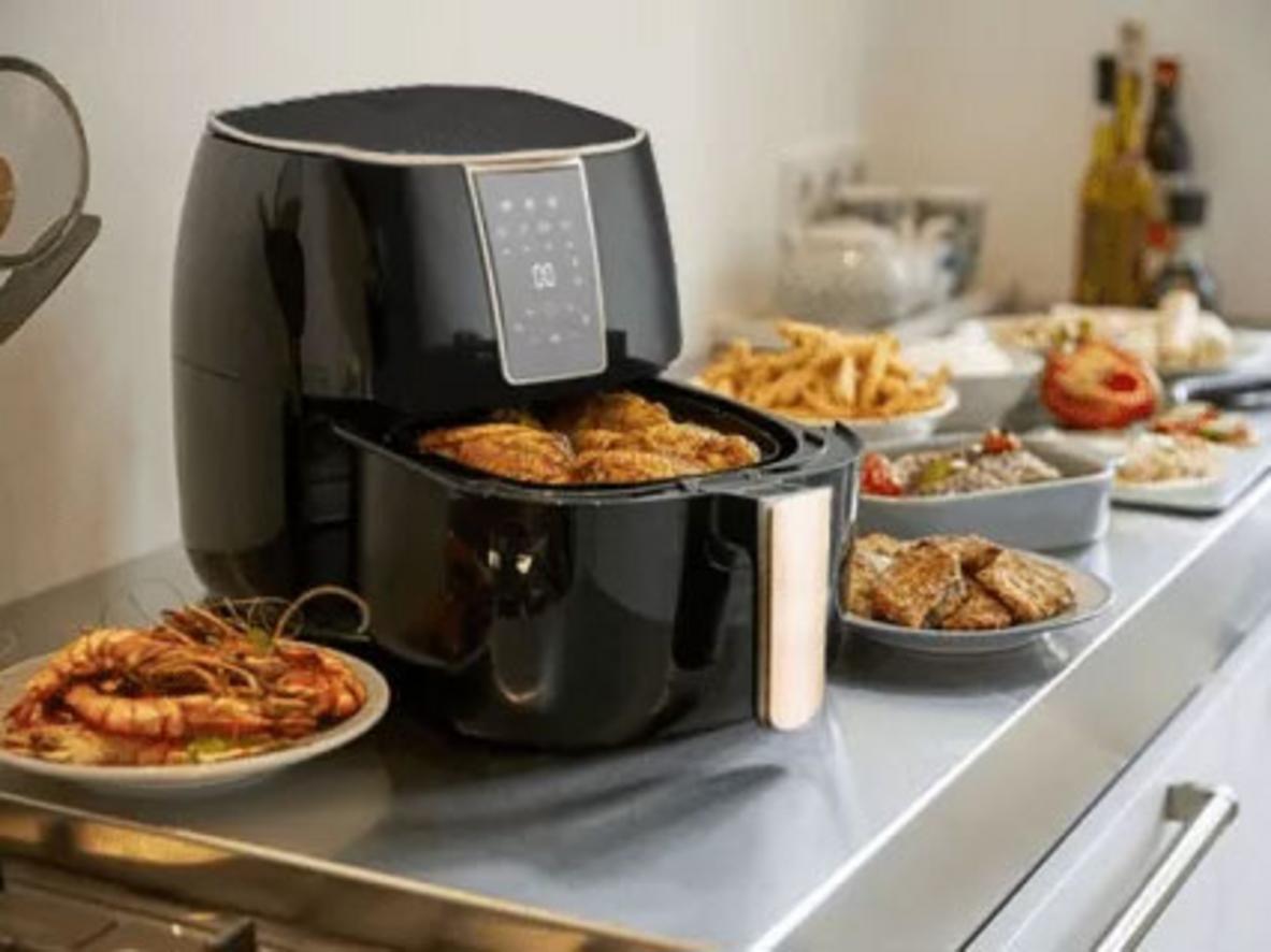 Dung tích 8.5L đủ cho gà nguyên con, phù hợp gia đình đông người.