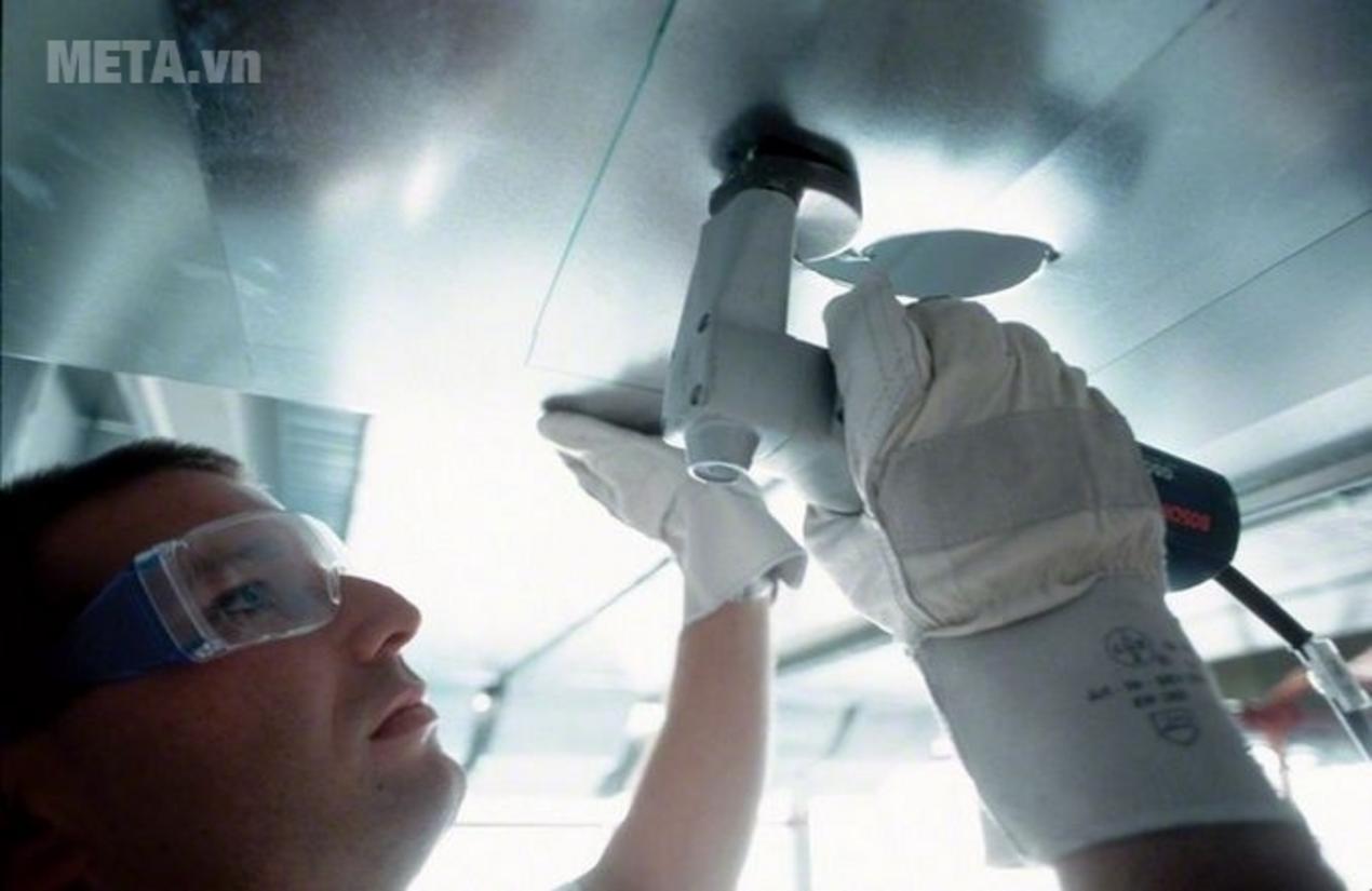 Bosch GSC 2.8 công suất 500W và tốc độ cắt