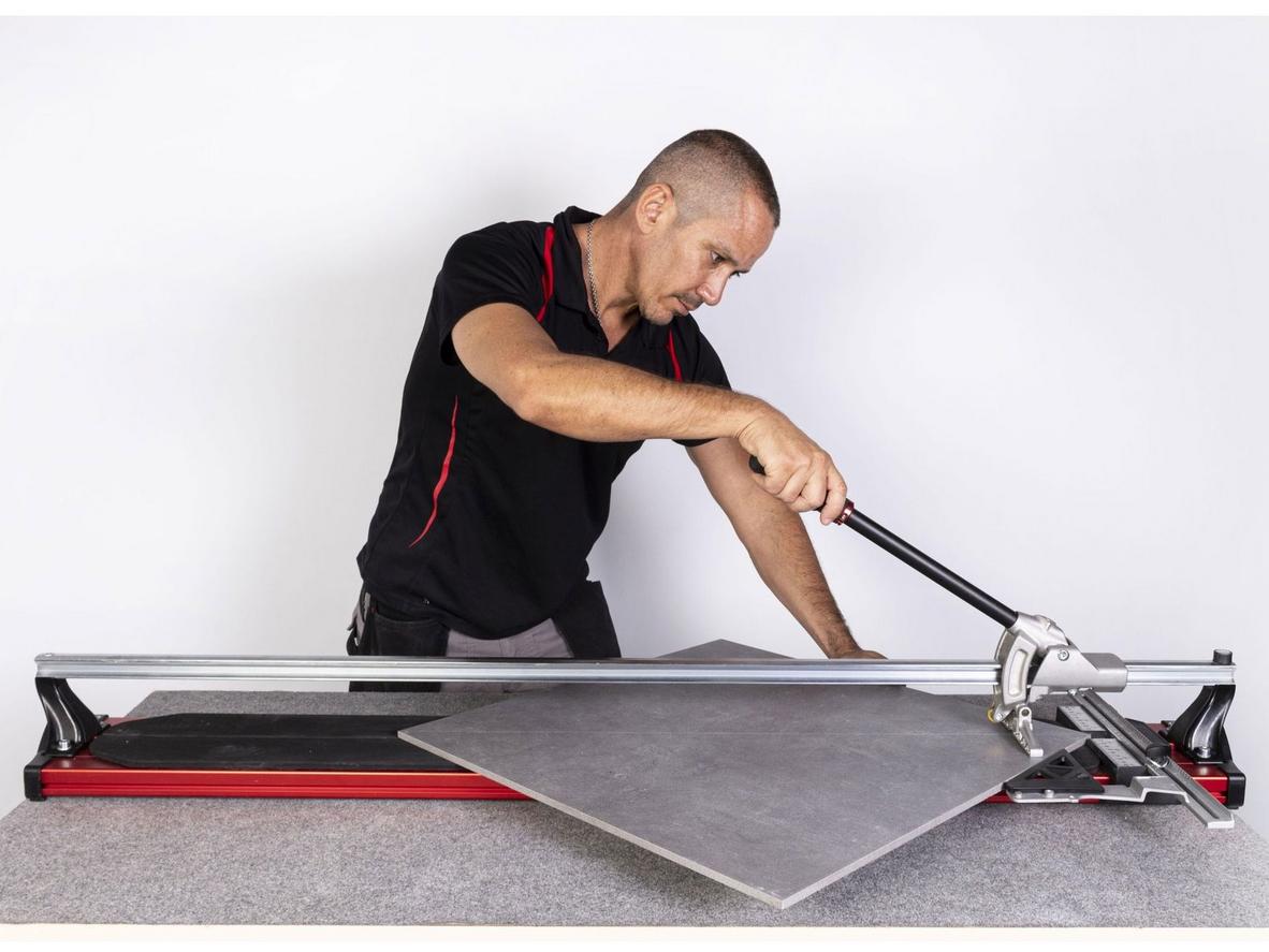 Hiệu năng: 120 cm và 750 kg cho cắt gạch lớn