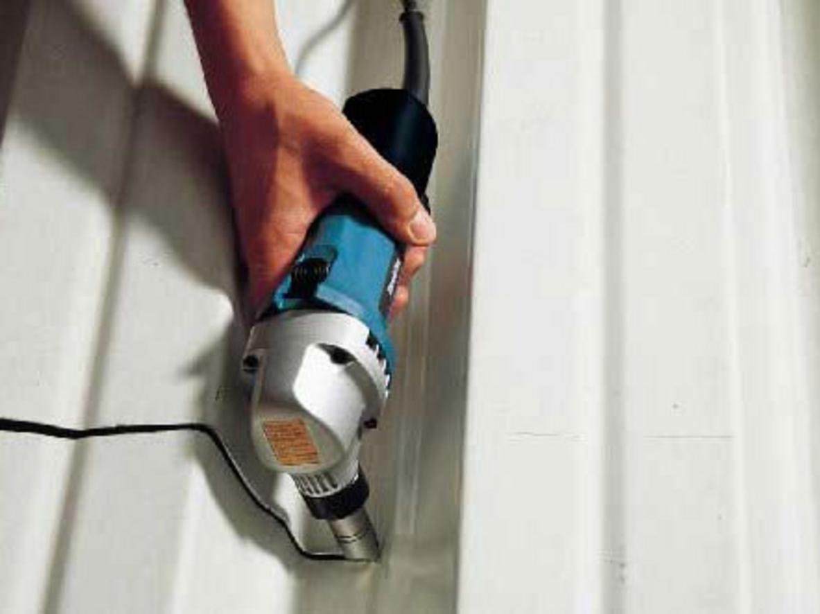 Thiết kế nhỏ gọn, thao tác linh hoạt của Makita JN1601.