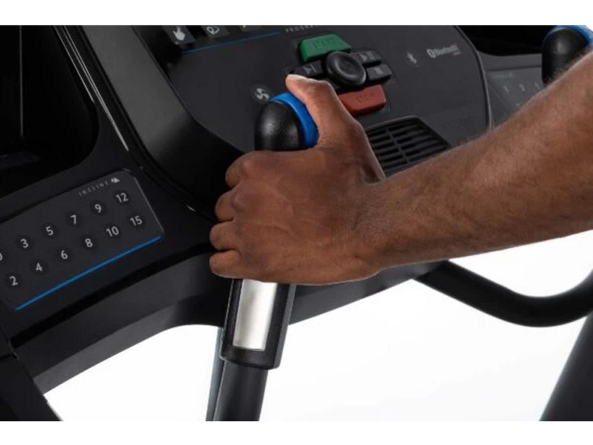 Động cơ 3.0HP và công nghệ Rapid Sync trên Horizon 7.0AT - demo chạy tốc độ cao trên sàn lớn (ảnh close-up).