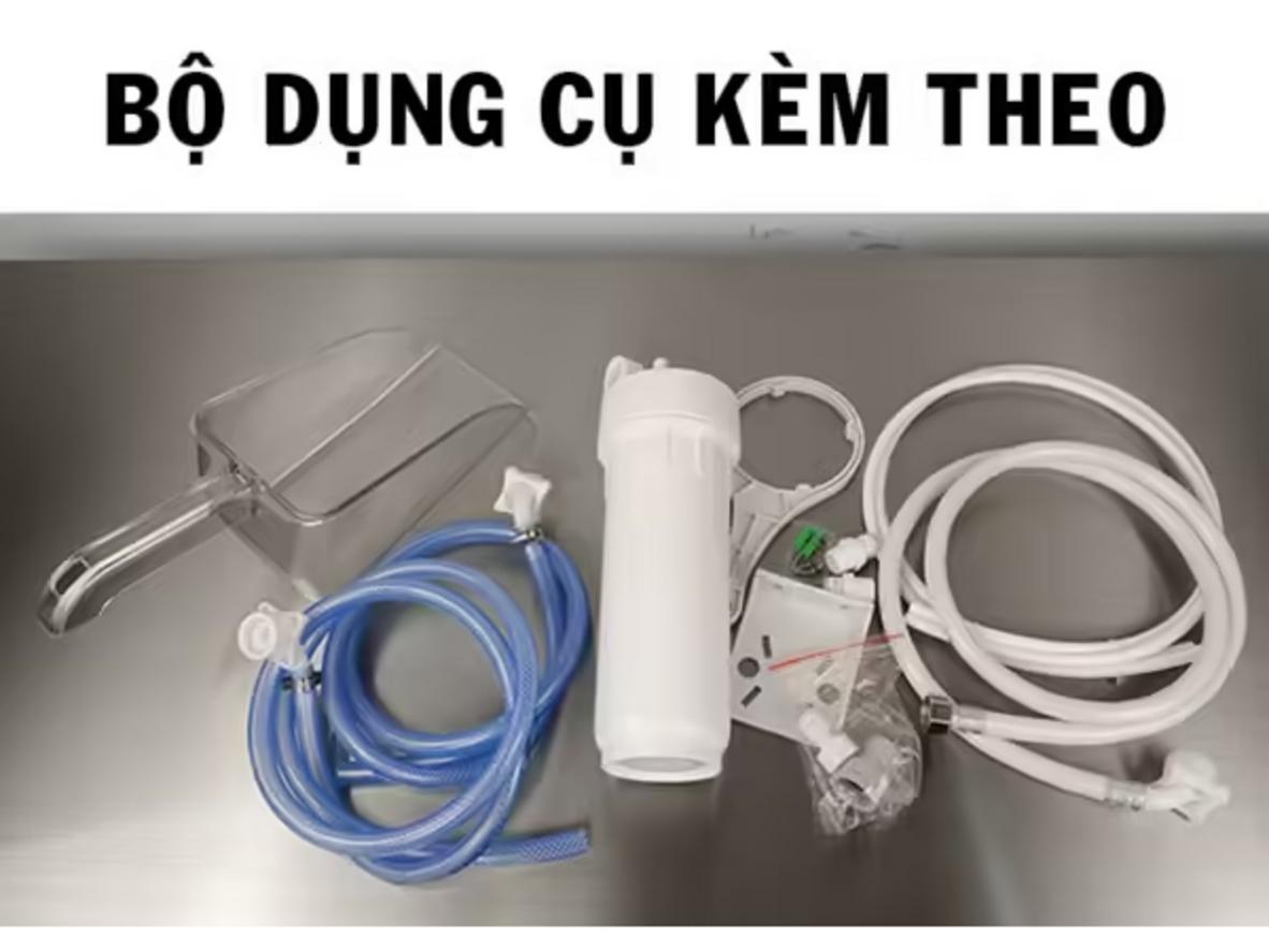 Công suất 960W, thân Inox 201 và khay thép không gỉ dễ vệ sinh.
