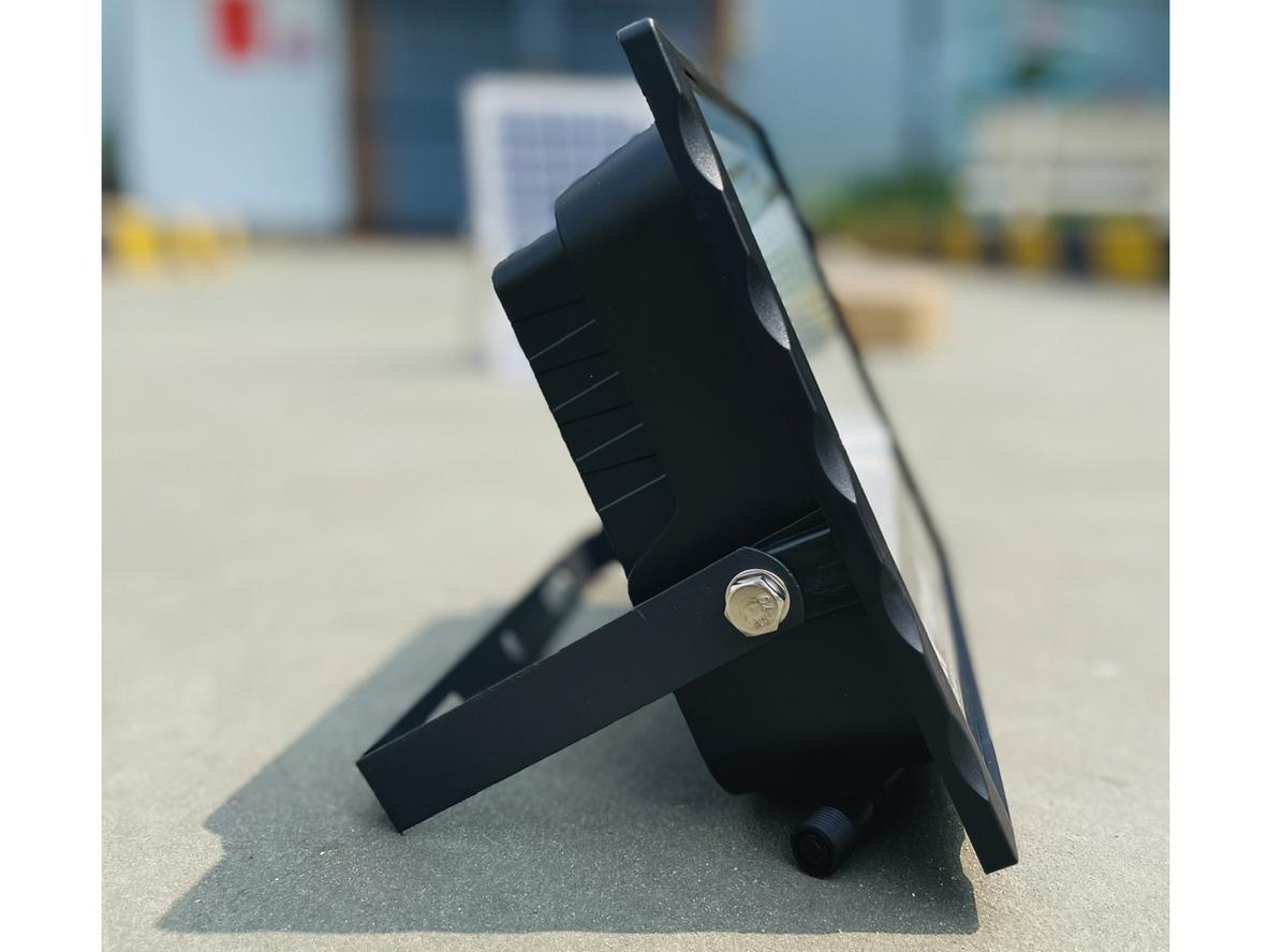 Pin 3.2V 10Ah cho 12–18 giờ chiếu sáng