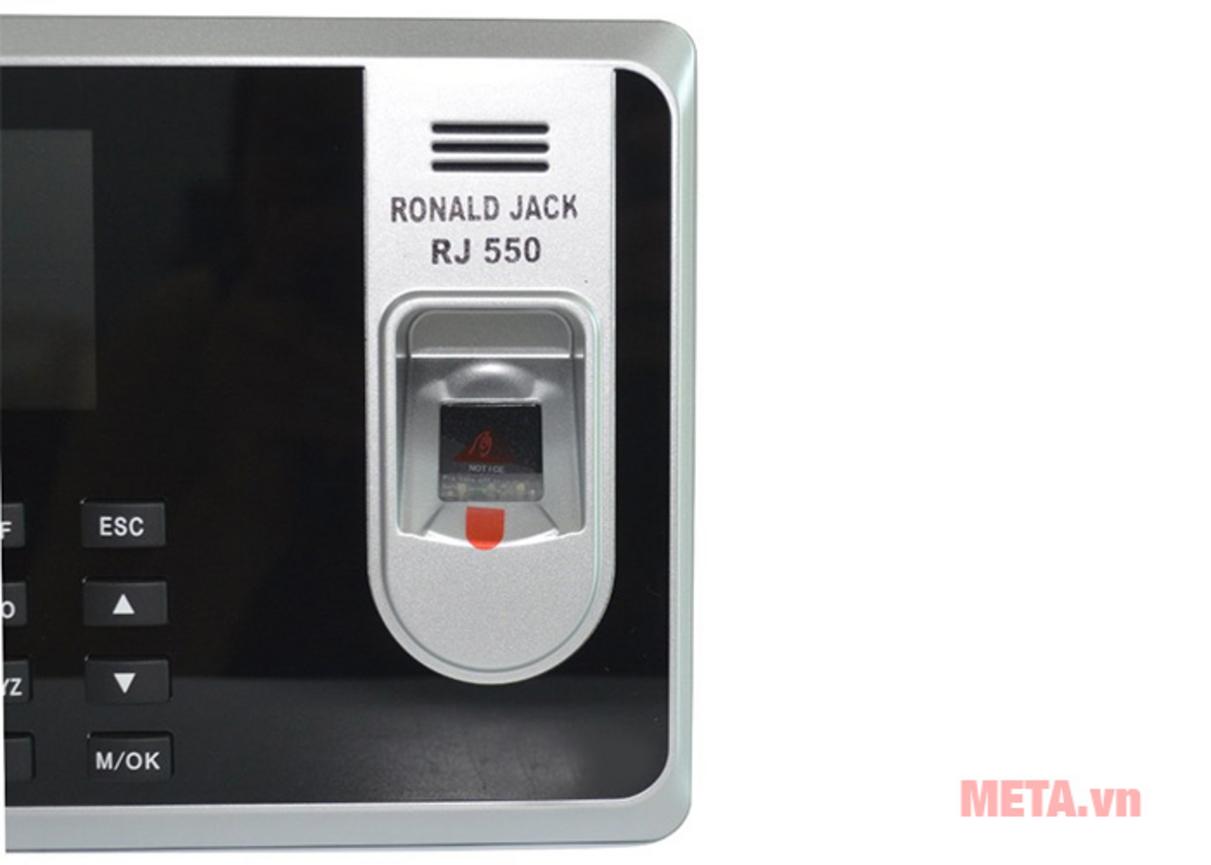Kết nối mạng và USB giúp bộ phận HR nhanh chóng đồng bộ dữ liệu và xuất báo cáo lương.
