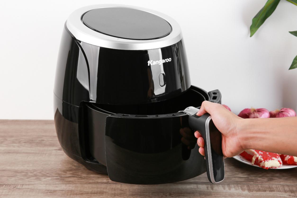 Lòng nồi chống dính, dễ vệ sinh.