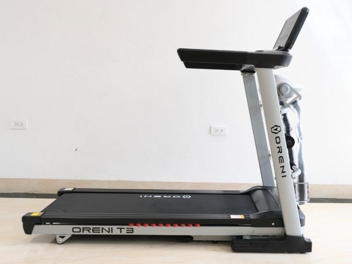 Khung thép chắc chắn và giảm chấn bảo vệ khớp.